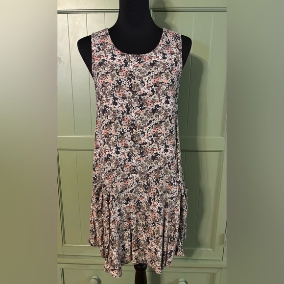 American Eagle Outfitters Dresses & Skirts - American Eagle Outfitters Floral Mini Dress - Black and Pink